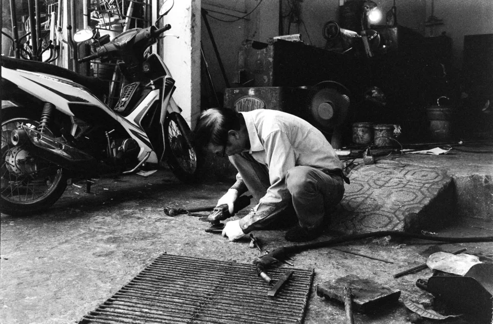 Kệ phụ tùng và dầu nhớt